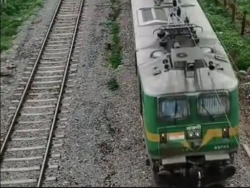 चंदौली से चला भारतीय रेल का रूद्रास्त्र: 4.5 किलोमीटर लंबी मालगाड़ी ने रचा नया इतिहास