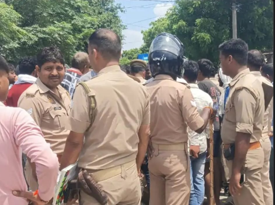 सड़क हादसे में युवक की मौत, परिजनों ने शव रखकर किया चक्काजाम – तीन किलोमीटर लंबा जाम