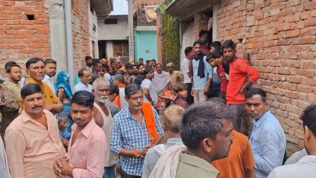 चंदौली में पारिवारिक कलह ने छीनी जिंदगी, 35 वर्षीय युवक ने की आत्महत्या – चार मासूमों के सिर से उठा पिता का साया