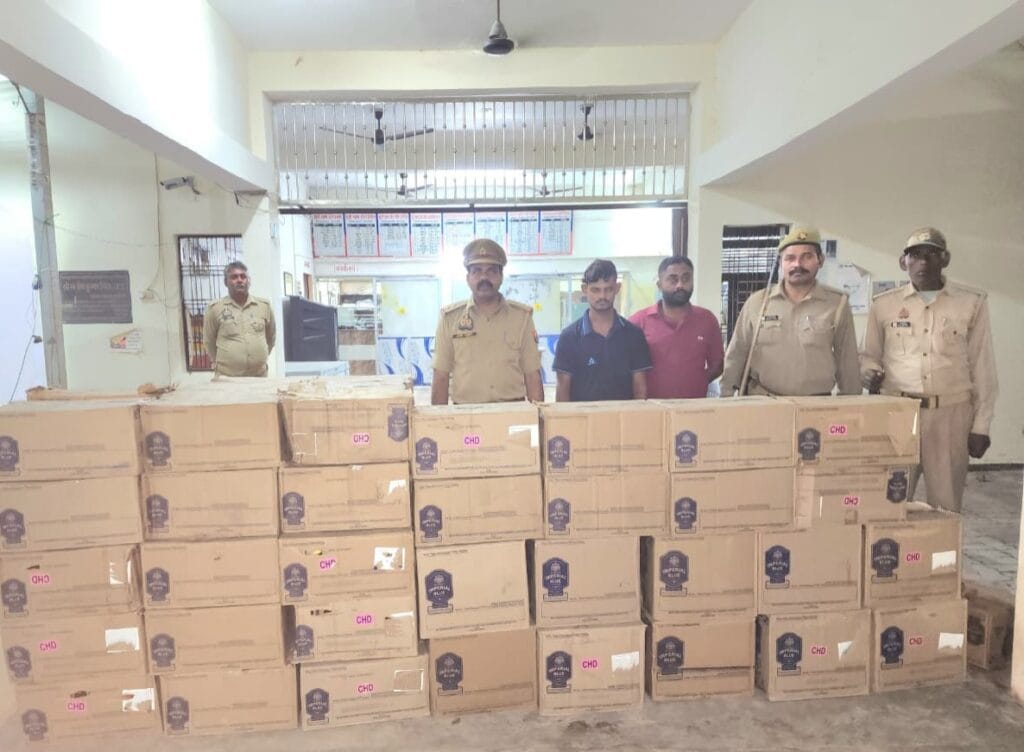 चंदौली में पुलिस का बड़ा एक्शन: हाईवे पर 900 लीटर अवैध अंग्रेजी शराब के साथ दो तस्कर गिरफ्तार