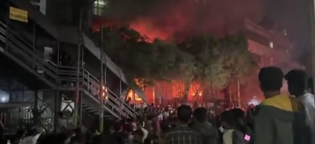 शरीफ उस्मान हादी की मौत के बाद बांग्लादेश में हिंसा, अखबार दफ्तरों में आगजनी फैली