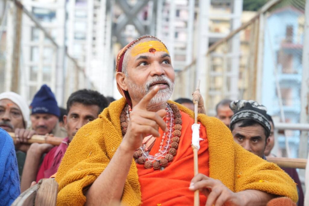 शंकराचार्य जी बोले—बांग्लादेश में हिंदुओं पर बर्बरता नहीं रुकी तो स्वतंत्र ‘हिंदूभूमि’ की मांग होनी चाहिए