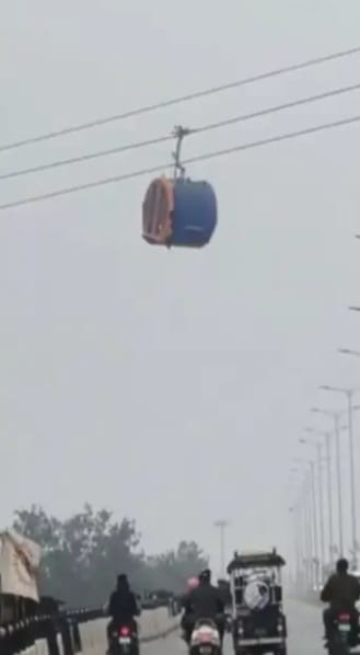 वाराणसी रोपवे ट्रायल के दौरान गोंडोला झूलने का वीडियो वायरल, प्रबंधन ने बताया पूरी तरह सुरक्षित परीक्षण