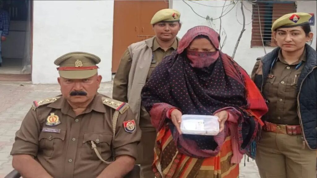 वाराणसी में ज्वैलरी दुकान से चोरी का खुलासा: महिला चोर गिरफ्तार, सोना-चांदी के आभूषण बरामद