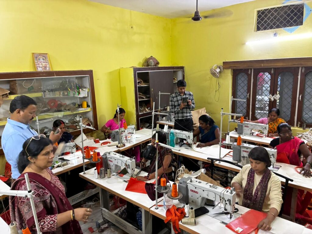 राजस्थान के पत्रकारों ने कानपुर-लखनऊ एक्सप्रेसवे का लिया जायजा, ‘जूट वाली दीदी’ की सफलता से हुए रूबरू