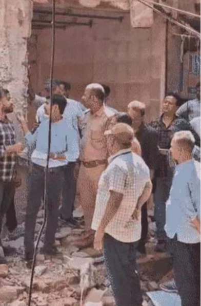 दालमंडी सड़क चौड़ीकरण पर बुलडोजर एक्शन, दूसरे दिन भी जारी ध्वस्तीकरण