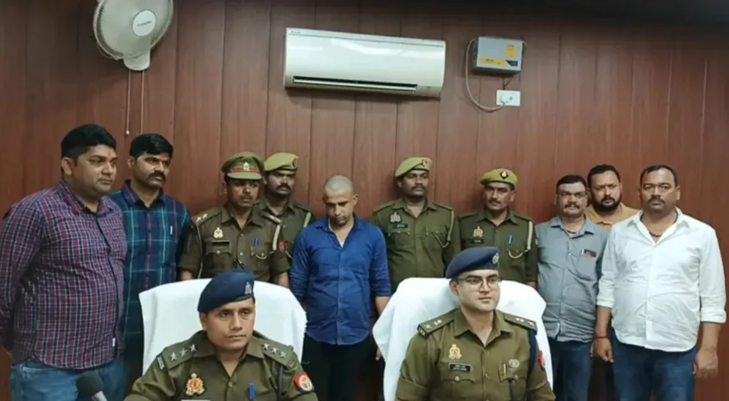 संपत्ति के लालच में बड़े भाई ने की छोटे भाई की हत्या, पुलिस ने पिस्टल और डीवीआर बरामद किया