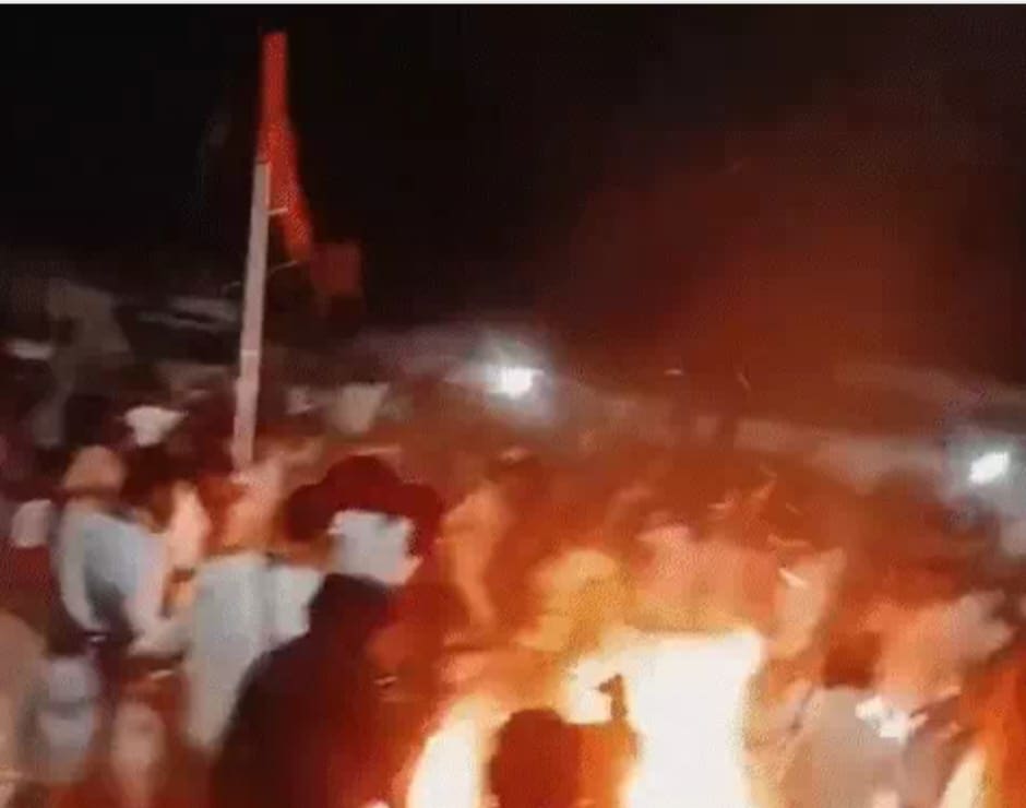 हनुमान जयंती शोभायात्रा में आग का हादसा, तीन कलाकार झुलसे