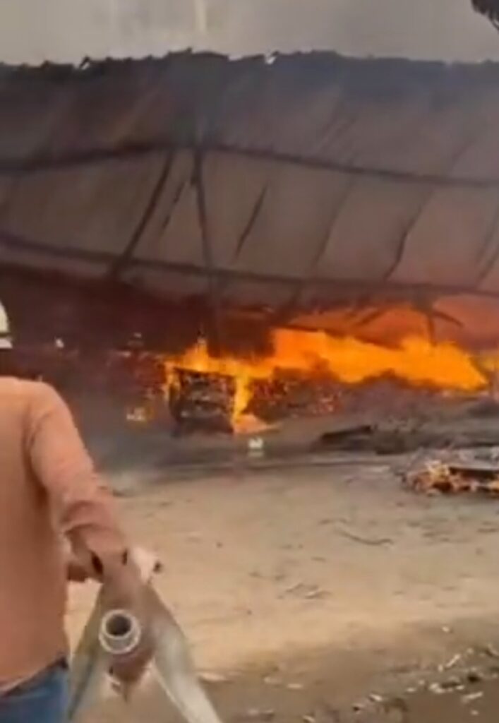 सेक्टर-89 में भीषण आग, चार फर्नीचर गोदाम जलकर राख