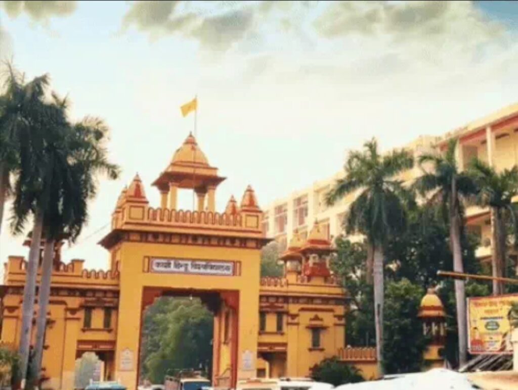 बीएचयू छात्रावास में दरोगा समेत तीन पर मुकदमा, मारपीट का आरोप