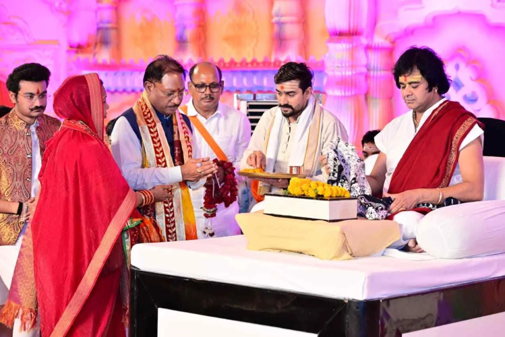 रामकथा में उमड़ा आस्था का सागर, मुख्यमंत्री भी हुए शामिल