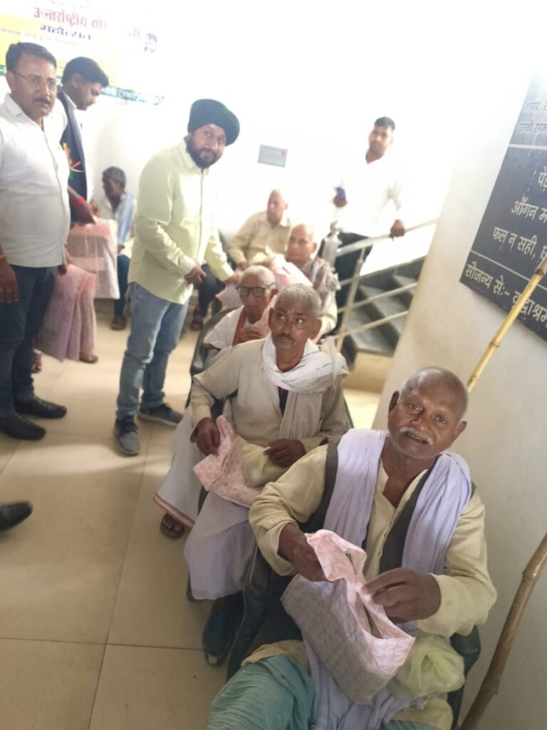 होम्योपैथिक दिवस पर चंदौली में नि:शुल्क चिकित्सा शिविर, 70 मरीजों का हुआ उपचार