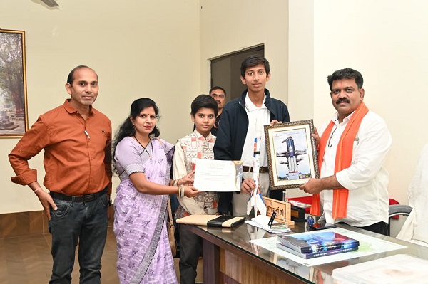 इसरो के युवा वैज्ञानिक कार्यक्रम (युविका) के लिए चयनित अभिषेक से मिले उप मुख्यमंत्री विजय शर्मा, दी शुभकामनाएं