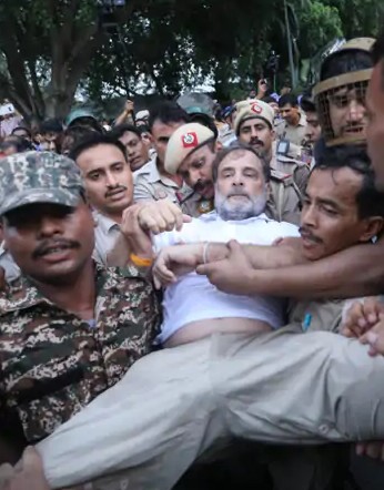राहुल गांधी समेत विपक्षी नेताओं को पुलिस ने हिरासत में लिया, धर्मेंद्र प्रधान के इस्तीफे की मांग पर प्रदर्शन तेज