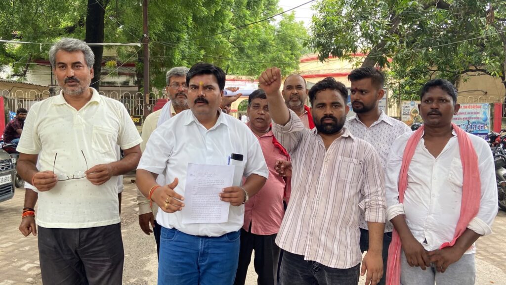 42 किलो चांदी और 900 ग्राम सोने की चोरी का नहीं हुआ खुलासा, सर्राफा व्यापारी ने डीएम से लगाई न्याय की गुहार
